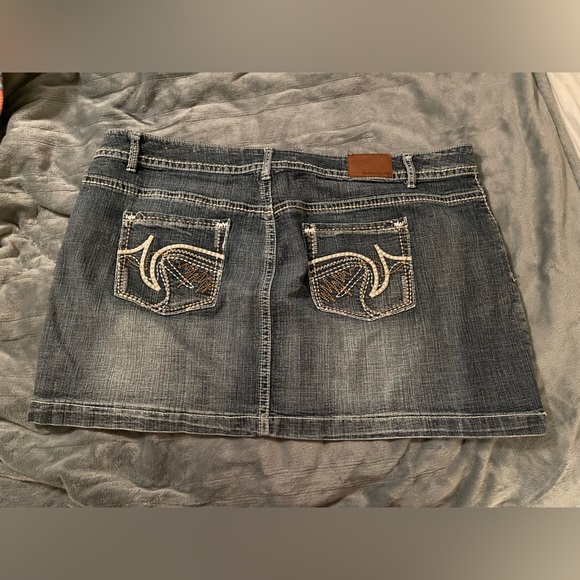 Maurice’s jean skirt - Picture 2 of 3